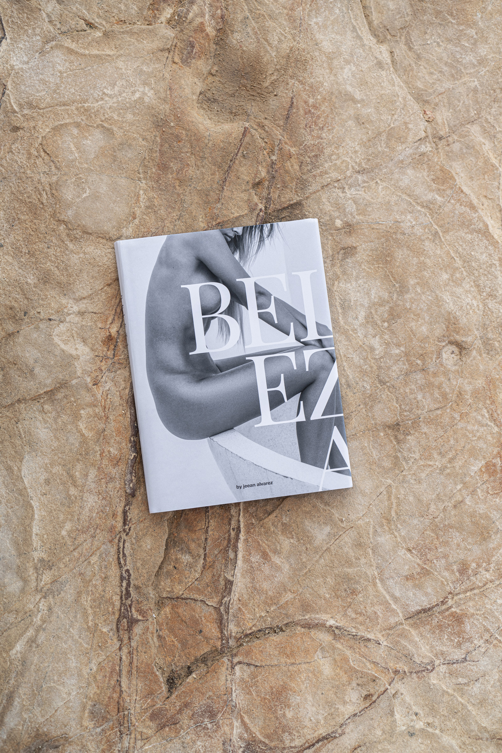 Beleza Fotoshooting, Bildband auf einer felsigen Fläche