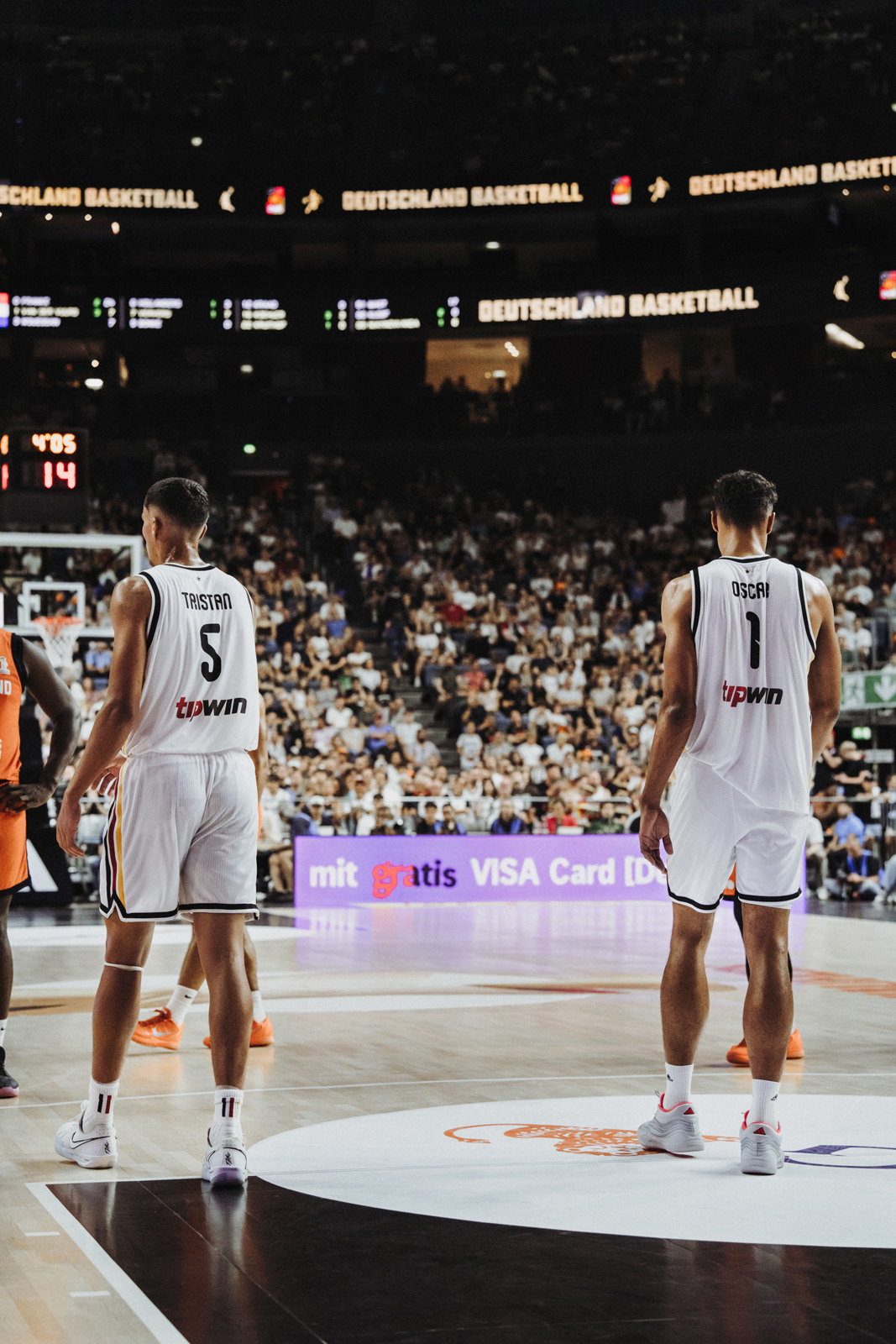 Oscar da Silva und Tristan da Silva, deutsche Basketball Nationalspieler, in der Lanxess Arena